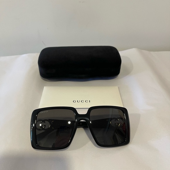 Gucci Women's Sunglasses | Style: GG1692SS-001 | Black + Gold - Picture 3 of 7